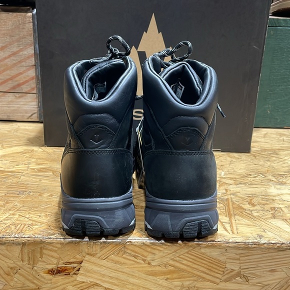 Brand new in box Vasque St. Elias Gore-Tex waterproof boot with Vibram sole. - Picture 5 of 7